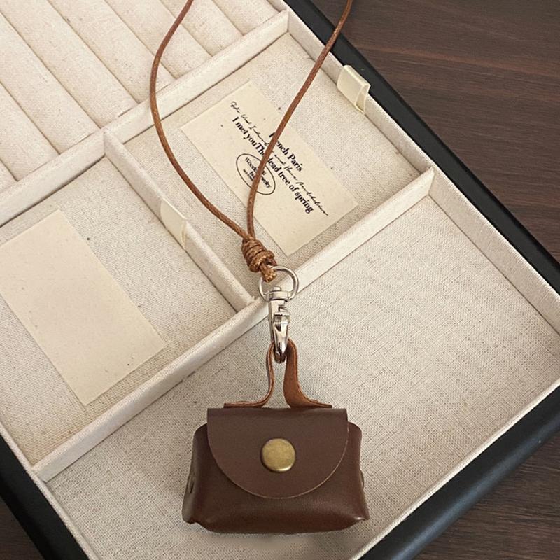 

Миниатюрный и компактный кожаный шейный кошелек для монет, ожерелье, сумка для наушников, длинный аксессуар для свитера с цепочкой коричневый