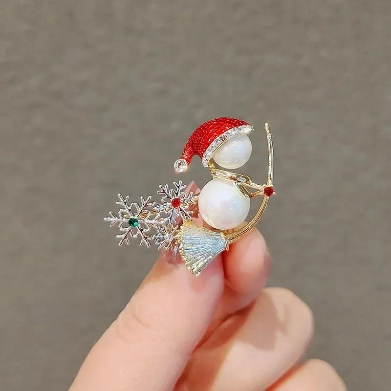 Lovely Shining Christmas Snowman Brooches For Women Rhinestone Enamel Metal Lapel Pins Sweater Scarf Badges New Gift