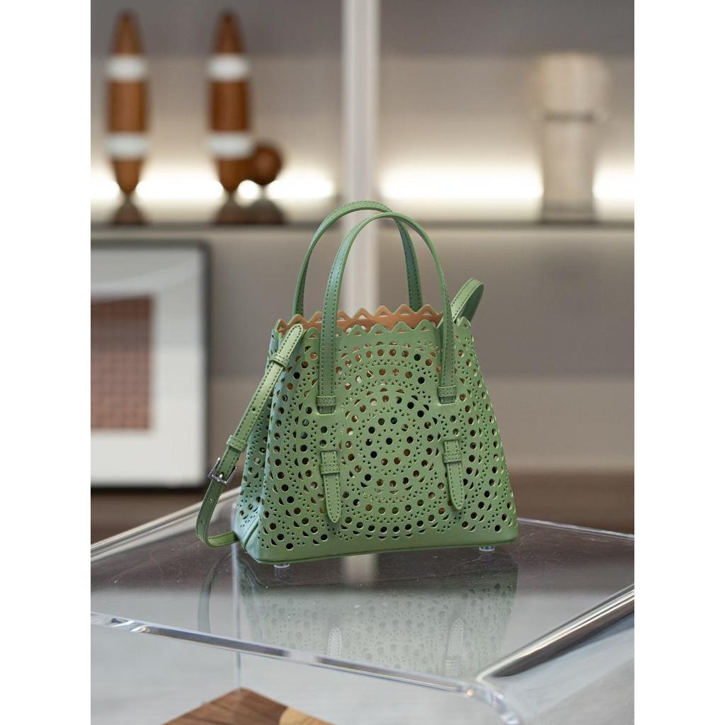 Velkoobchodní továrna prémiová niche vyřezávaná dutá taška na zeleninu Mina kožená dámská taška přes rameno crossbody tote taška