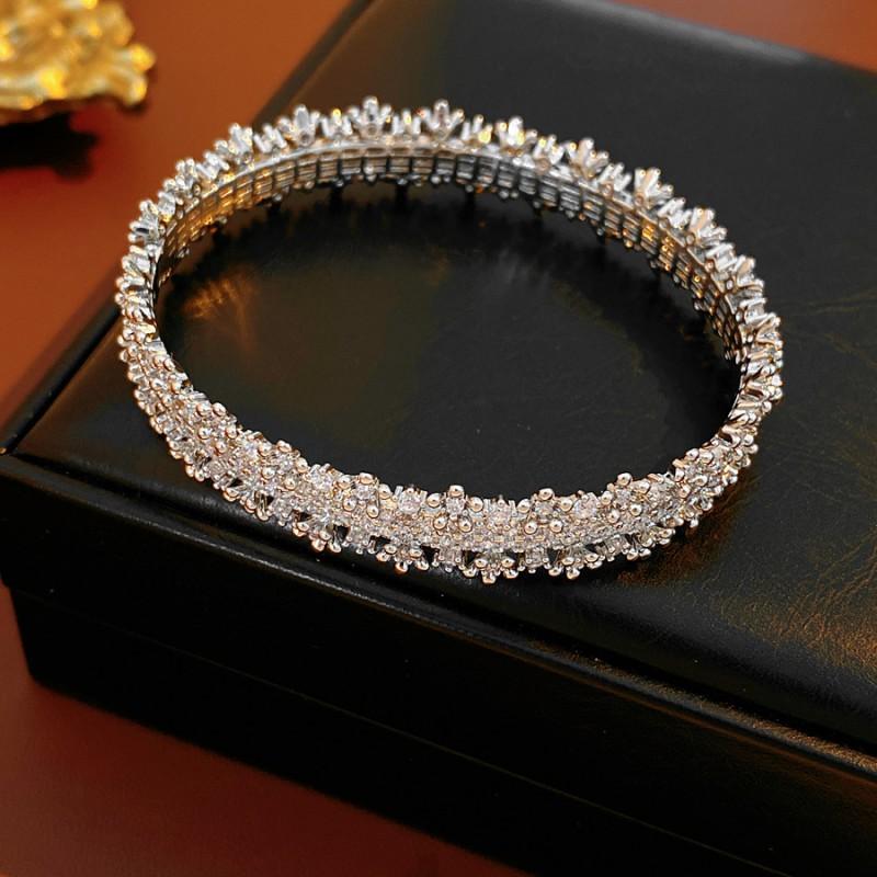 Elegant Hollow Out Floral Edge CZ Stone Inlaid Gold Plated Copper Bracelet Women Lightweight Fashionable Accessory