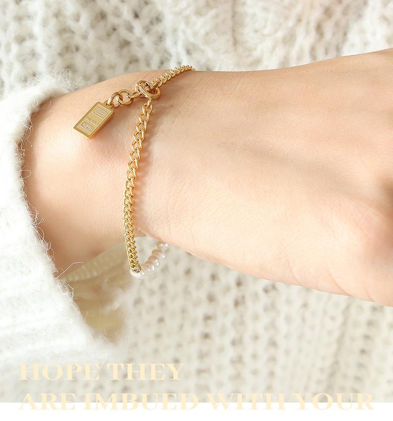 Simple Girl Best Friend Gift: Gold-Plated Titanium Steel Square Pendant Bracelet with Freshwater Pearl Beads