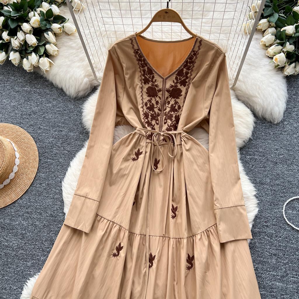 Vintage Western Style Embroidered V-neck Strap Up Waist Long Sleeve Dress for Women French Elegant Grand Swing Long Dress