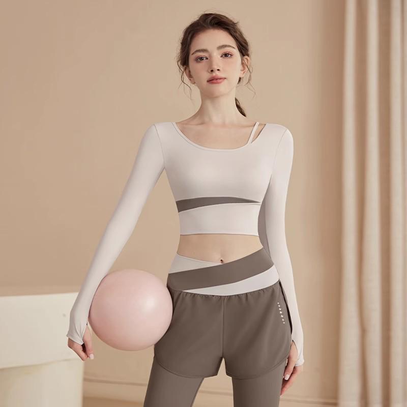 

Женский комплект для йоги Весна/Лето 2025: Топ с длинным рукавом и нагрудными вкладышами, облегающий крой для бега и фитнеса