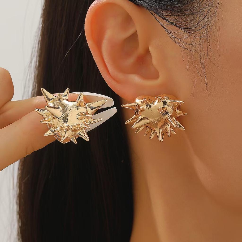 Personalized Sea Urchin Rivets Geometric Metal Stud Earrings Female Punk Hip Hop Cold Wind Earrings Fashion Design Sense Earrings Tide