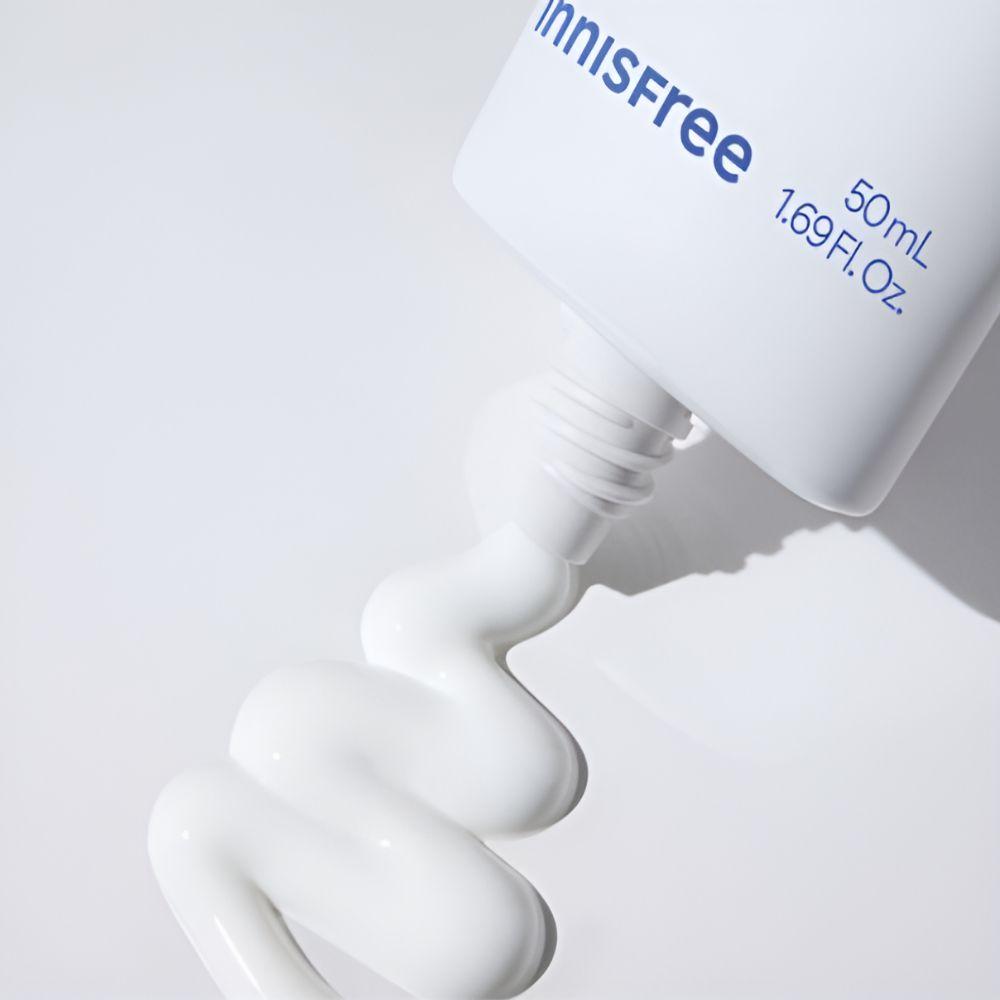 Innisfree Hyaluron Moist Sunscreen 50ml SPF50 PA++++ Hydrating No White Cast