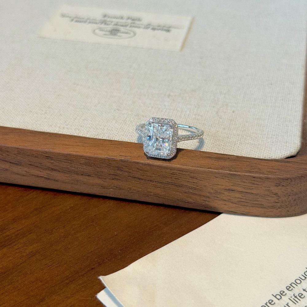 Stilvoller S925 Sterling Silber Ring für Mädchen - Leichter Luxus, Super Glänzend, Modern für den täglichen Gebrauch