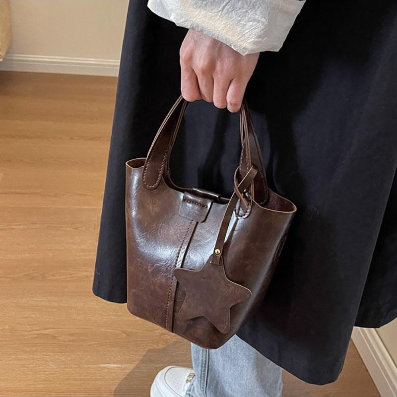 

Корейская версия модной ретро сумки-ведра для женщин, новая нишевая легкая роскошная сумка, подходящая для поездок на работу, сумка через плечо (20cm<Max Length<30cm)