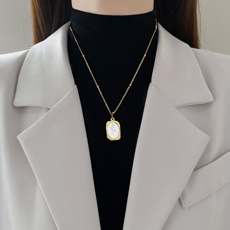 Square Frame Rose Female Niche Design Simple Pendant Short Collarbone Chain Korean Version Cold Wind Neck