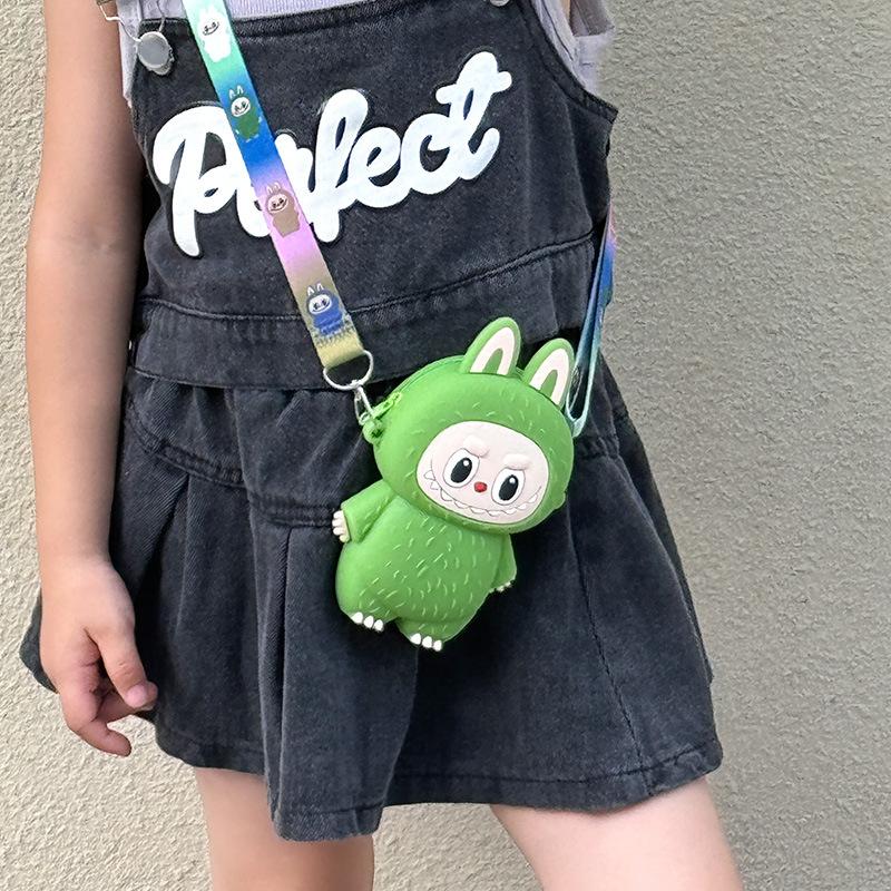 Letní Nové Super Populární Dětské Přebalovací Tašky Roztomilá Kreslená Měkká Silikonová Peněženka na Mince pro Dívku a Chlapce Trendy Makaronková Mini Messenger Taška Dětský Prázdninový Dárek
