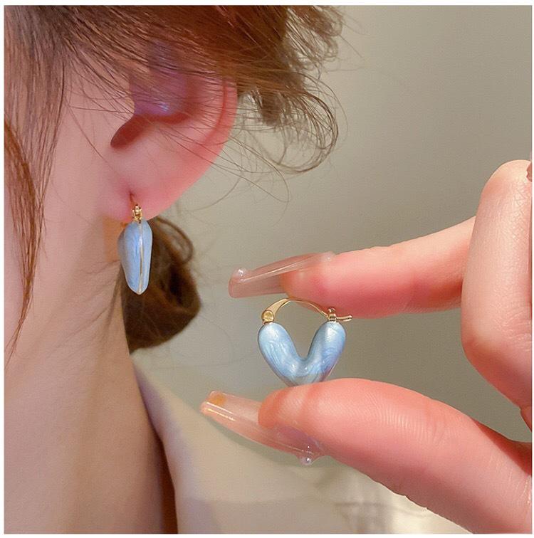 Chao Xiaobai S925 Sterling Silver Heart Earrings: Elegant, Versatile French Niche Fashion for Women