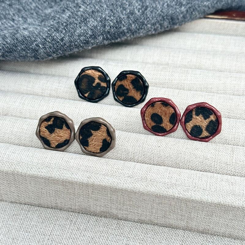 2026 Fashion Leopard Print Round Stud Earrings for Women Girl Exquisite Compact Small Earrings Daily Commute Jewelry Accessories