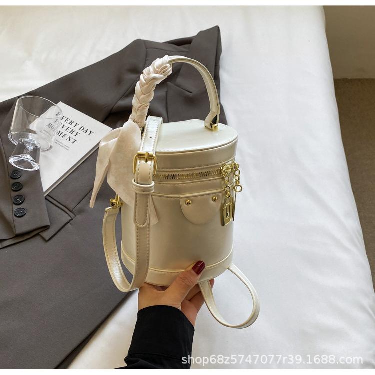 Retro small bag women's spring 2025 new hand-held cylinder bag fashionable foreign style versatile texture crossbody bag