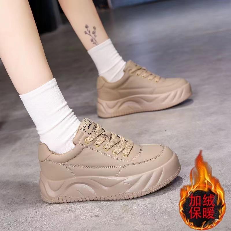 

Короткие туфли на толстой подошве для женщин, зимняя новая модель 2024 года, универсальные повседневные туфли на мягкой подошве, женские туфли из бархата и хлопка 40