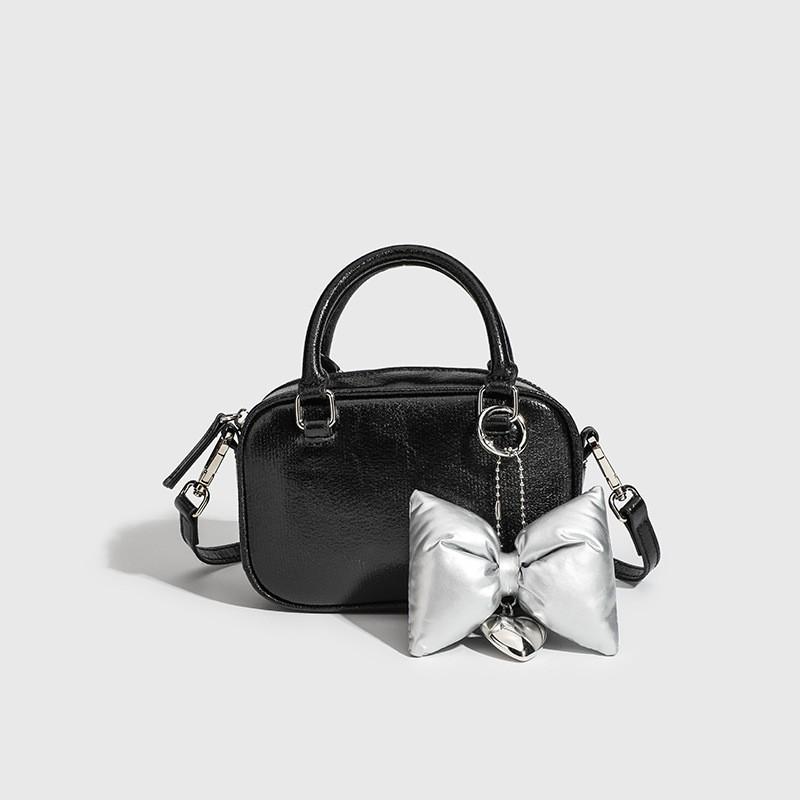 

2025 New Mini Boston Small Square Bag Simple All-matching Soft Leather Silver Portable Cross-body чорний