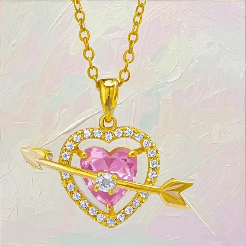 The Heart-Piercing Pendant Necklace For Women Is Sweet And Romantic Suitable For Women To Wear At Banquets And Parties.