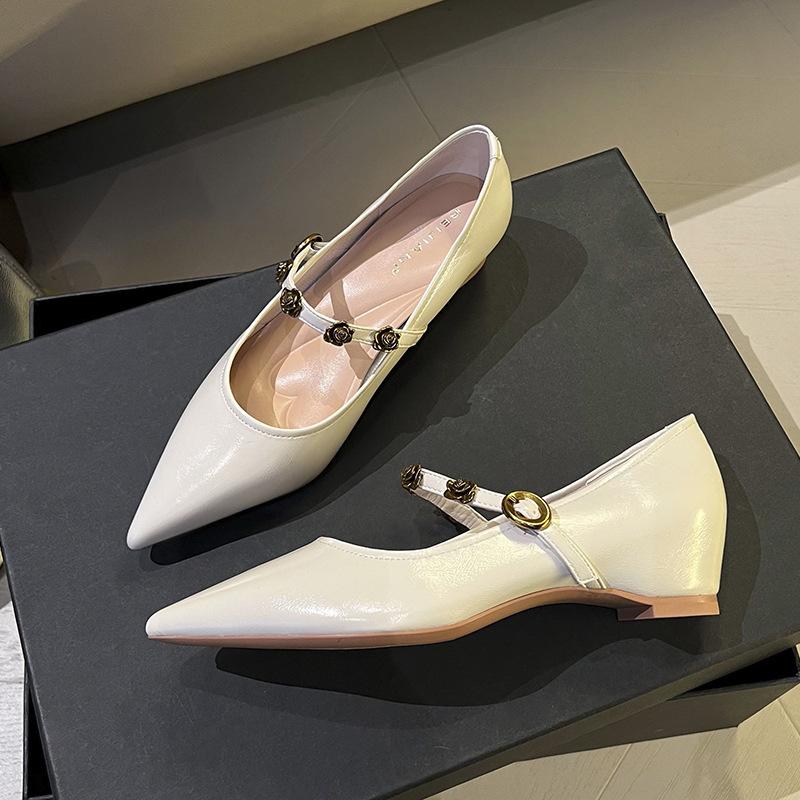 

Ретро темперамент Маленький человек внутренний рост одинарная обувь Женские туфли на танкетке с острым носком Маленькие кожаные туфли Универсальная мягкая кожа 40