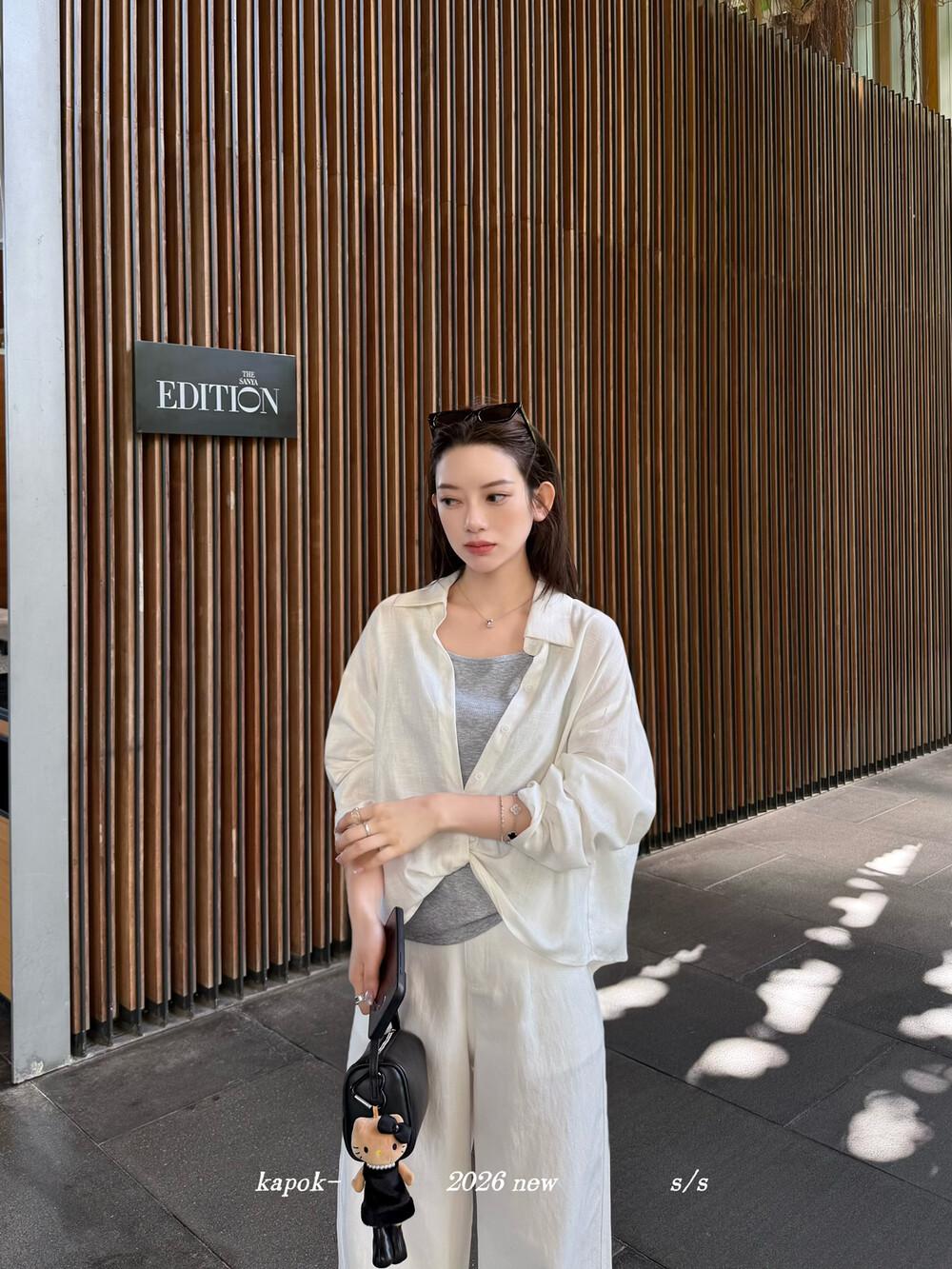 

Thirteen Rows KAPOK Early Spring Twist Shirt & Solid Color Camisole Set - 26201 One Size білий