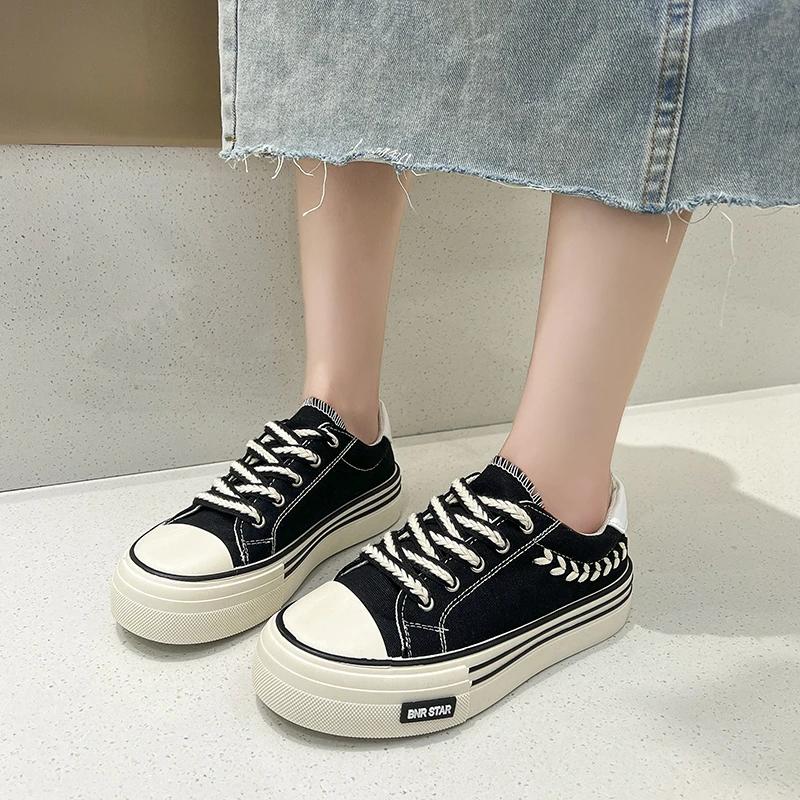 Plateau-Schuhe aus Segeltuch für Damen, die die Körpergröße erhöhen, klobige Turnschuhe für junge Mädchen, Outdoor-Sneaker für Damen, Schuhe mit dicker Sohle