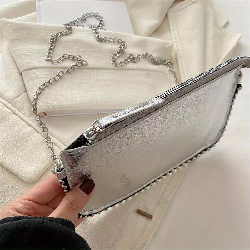 A Stylish And Thin Envelope Handbag With A Retro Chain Suitable For Ladies To Carry On One Shoulder Or Crossbody.