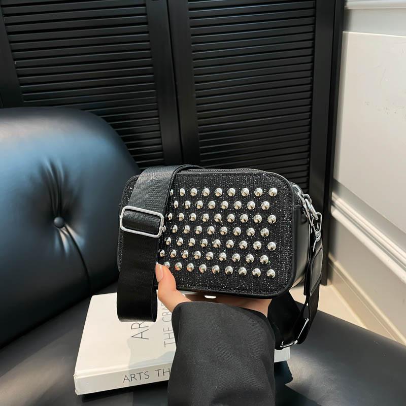 

Маленькая сумка женская популярная 2025 новая модная сумка-мессенджер изысканная маленькая квадратная сумка для мобильного телефона темпераментная универсальная сумка на плечо чёрный