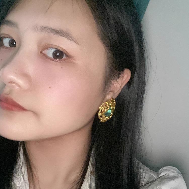 European and American exaggerated heavy industry metal gold geometric flower earrings advanced sense retro cold wind medieval hollow earrings