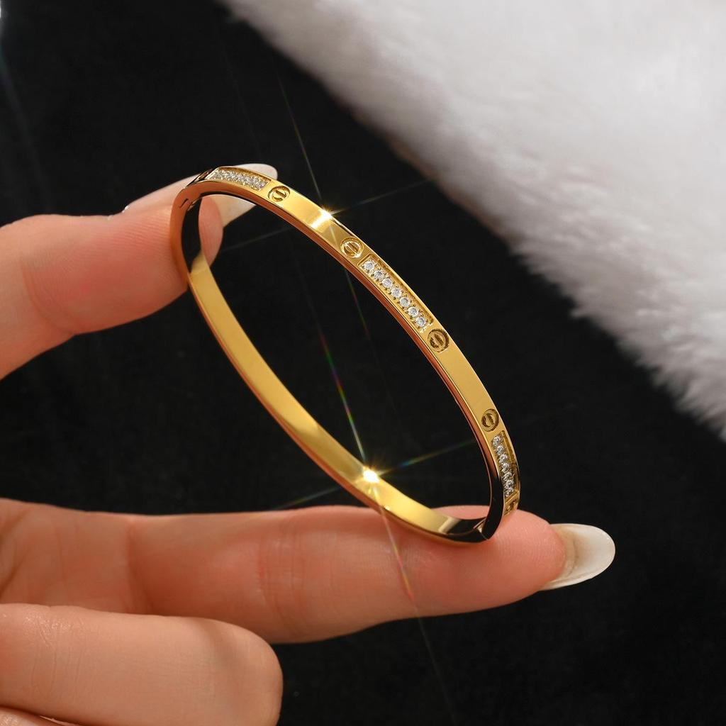 Modne Bransoletki ze Stali Nierdzewnej i Złota 18K - Wytrzymałe, Odporne na Ścieranie Bangles w Stylu Europejskim i Amerykańskim