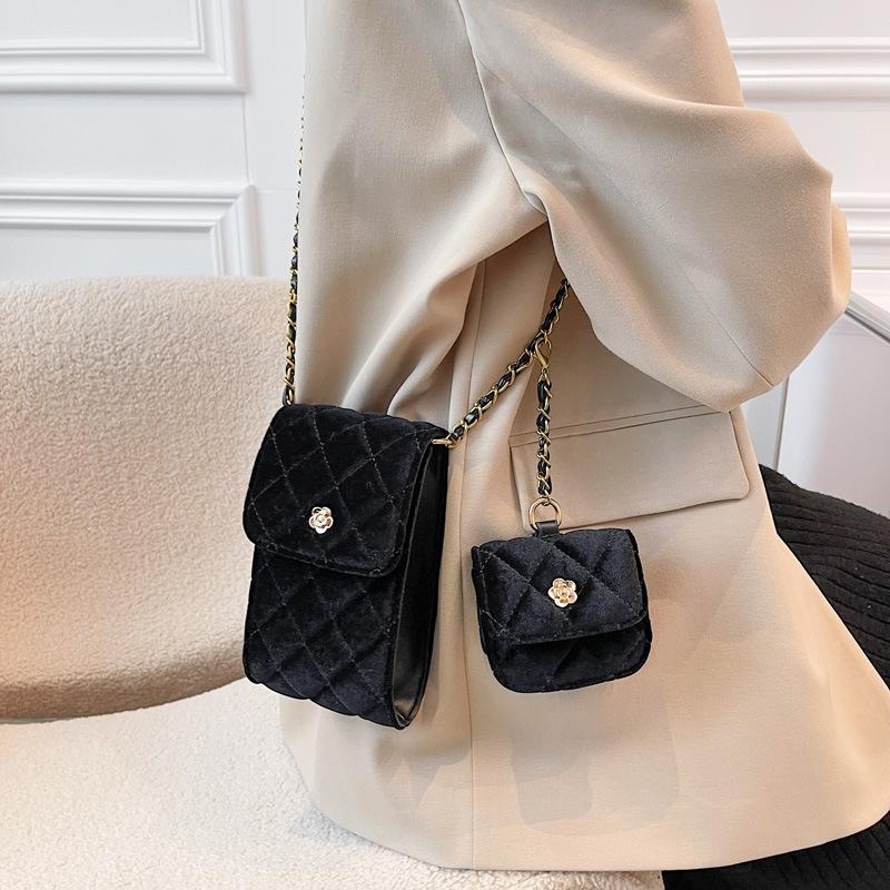 Niche design bag women's 2025 autumn and winter new velvet mobile phone lipstick bag trendy fashion chain shoulder messenger bag