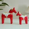 1 Paar Holz Schwedisches Dala-Pferd Statue Handgemalte Rote Pferdefigur Ornamente Nordische Holzhandwerkskunst DIY Hochzeitsdeko Geschenk