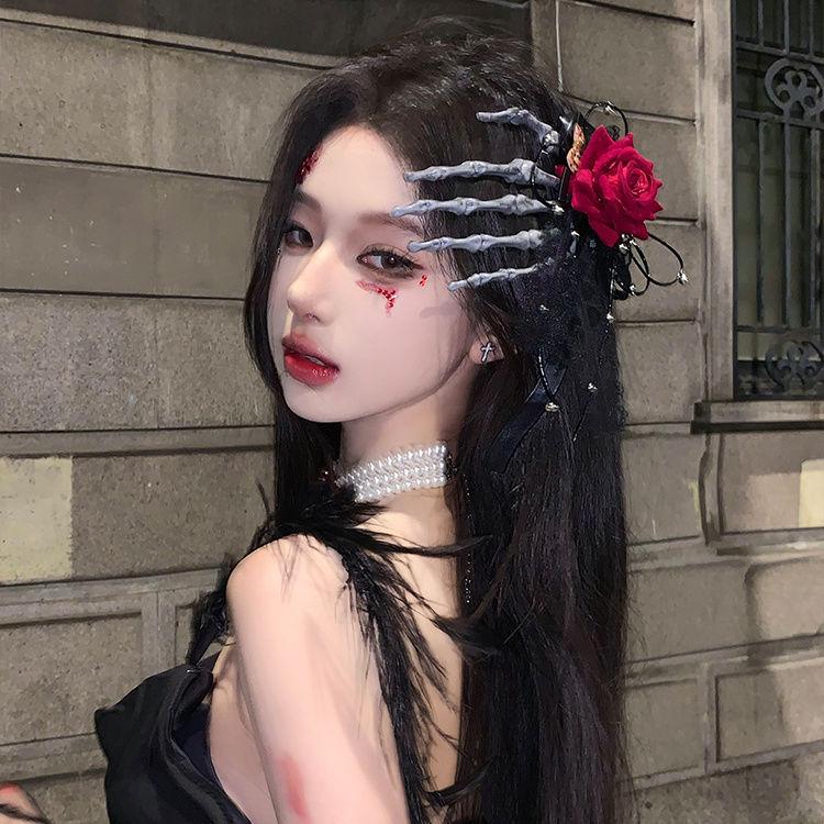 Pince à Cheveux Main Squelettique - Accessoire Griffe Rose Gothique - Épingle Latérale Macabre d'Halloween