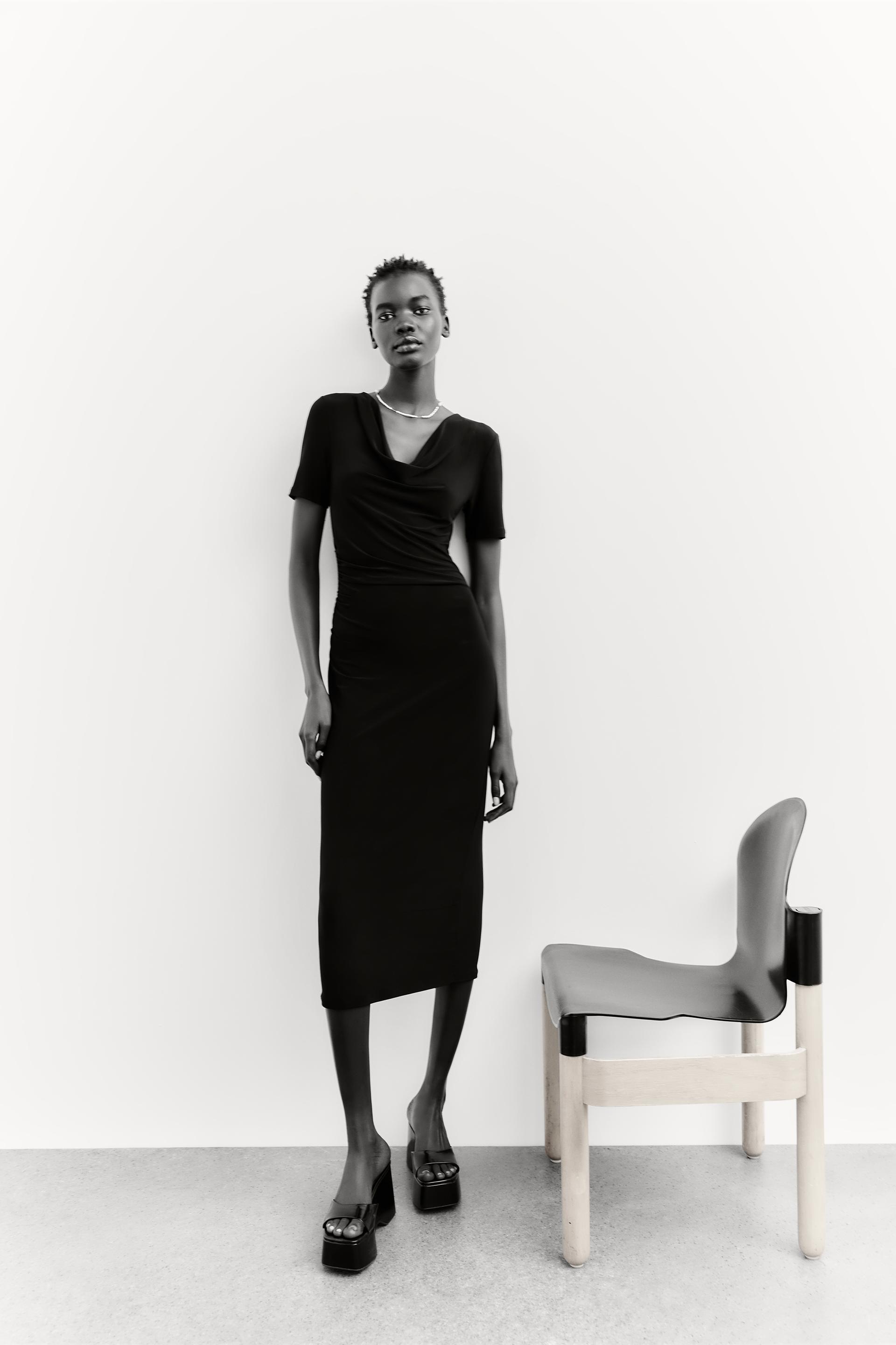 

СТРУЯЩЕЕ ПЛАТЬЕ С ДРАПировкой