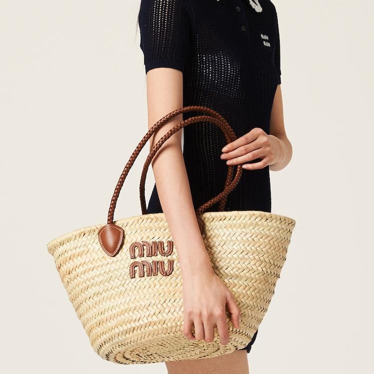MIU MIU Geantă de plajă din paie cu logo țesut Geantă tote pentru femei Cognac Natural 5BG206-2DDH-F0A5T-V-SLO