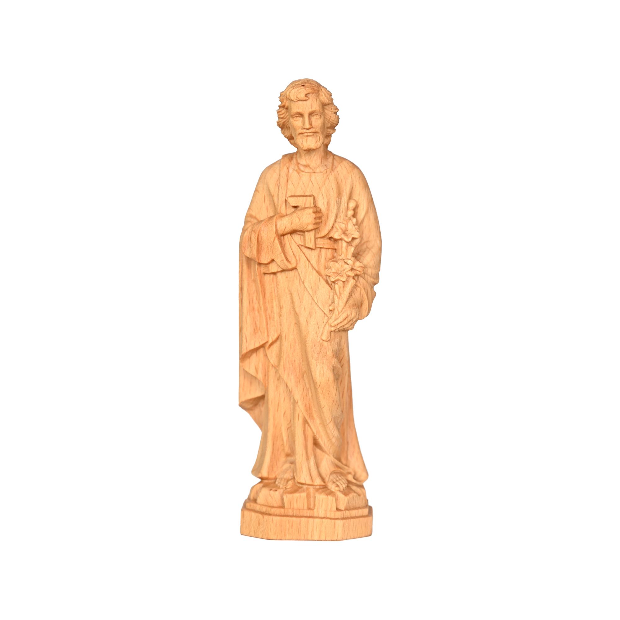 Roku darināta Svētā Jāzepa koka statuja