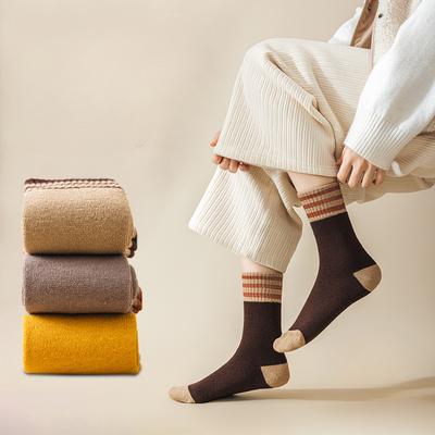 Socken Mittellange Schlauchsocken mit dickem Samt, warm und farblich blockiert, Schlaufensocken, lässige Bodensocken für Herbst und Winter