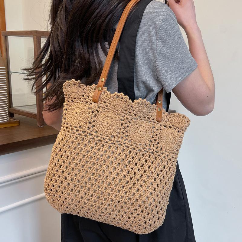 Handgehäkelte Tragetasche für Damen Sommer Strandurlaub Stil Große Kapazität Strohgewebte Umhängetasche Lässiges Mode Design