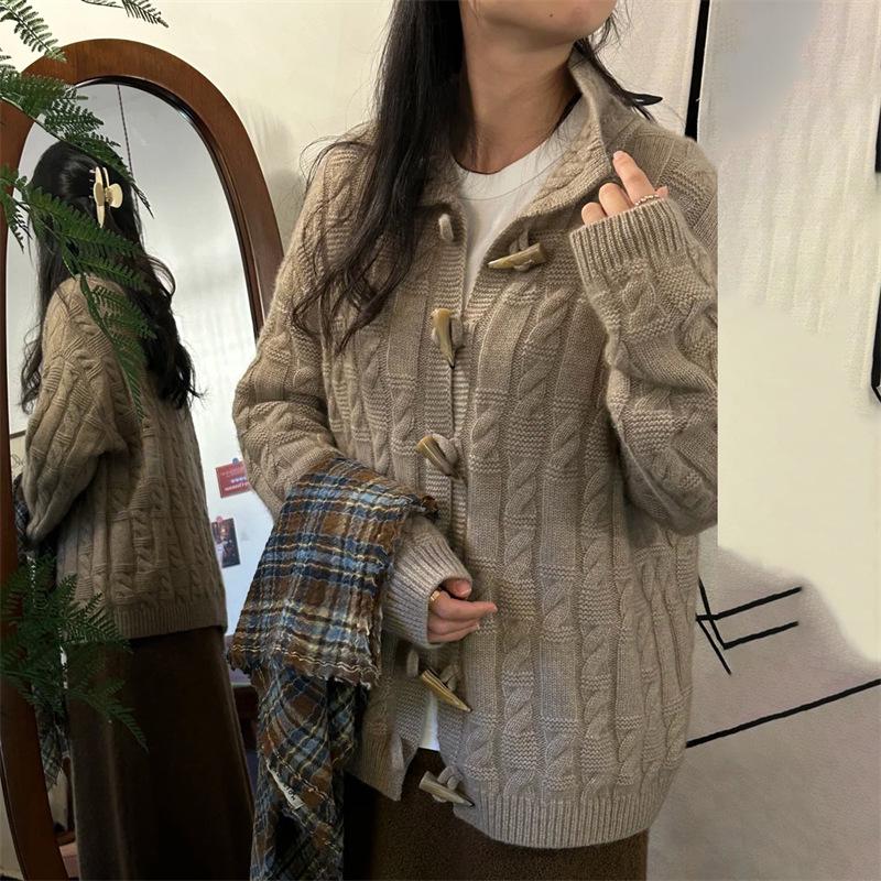 Women's Thickened Retro Horn Button Cable Knit Wool Cardigan - Long Sleeve, Slim Fit, Warm, Solid Color, Simple Design for Autumn and Winter