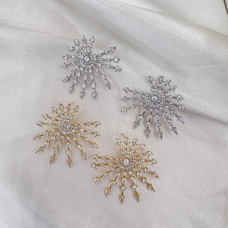 SENYU Luxury Pave Zirconia Starburst High-End Earrings Elegant 18K Gold Plated Radiant Sparkling Stud Fine Jewelry for Women