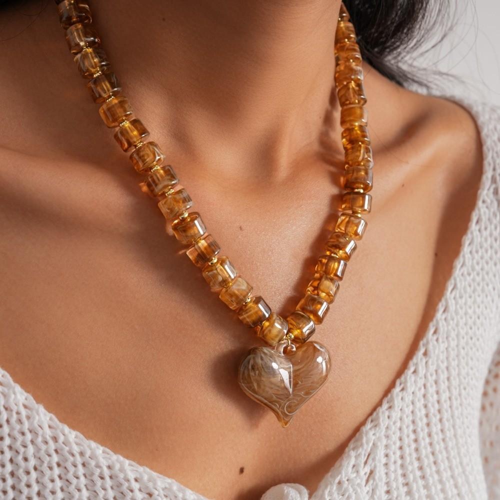 Choker Acrylic Love Heart Necklace Acrylic Sweater Chain Women Clavicle Necklace  Travel