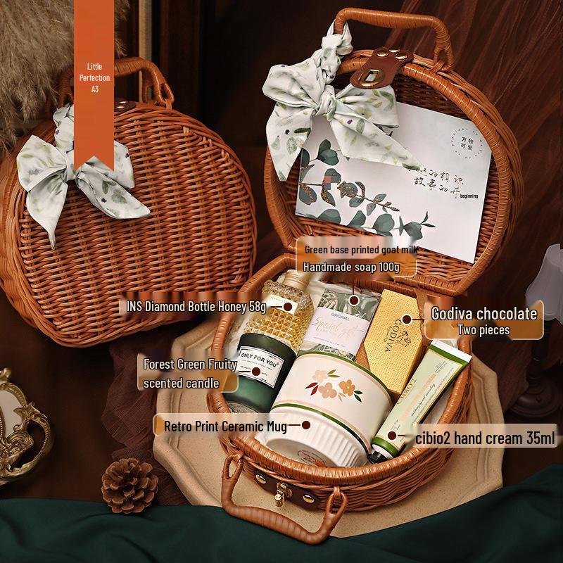 Bridal Party Souvenir: Heytea Cup for Bridesmaids and Groomsmen