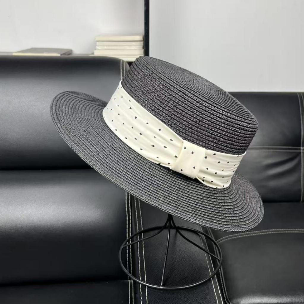 Versatile Flat Top Straw Hat Women's Summer Flat Edge Sunshade Sunscreen Fashion Top Hat Shopping Beach Hat