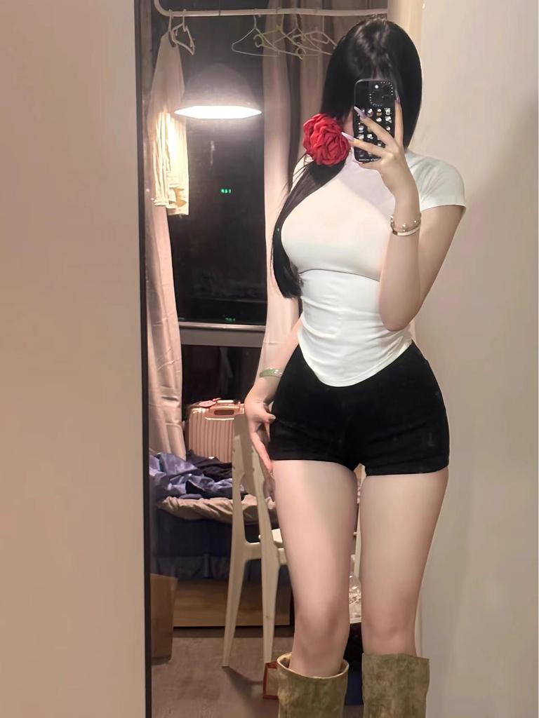 Petite Black High-Waisted Hip-Hugging Hot Pants for Slim, Tall Look – Women's Summer Outerwear Shorts