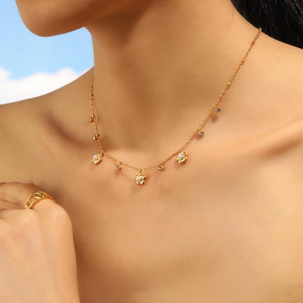 Korean Style Titanium Steel Small Flower Diamond Necklace for Women - Sweet Design Clavicle Choker