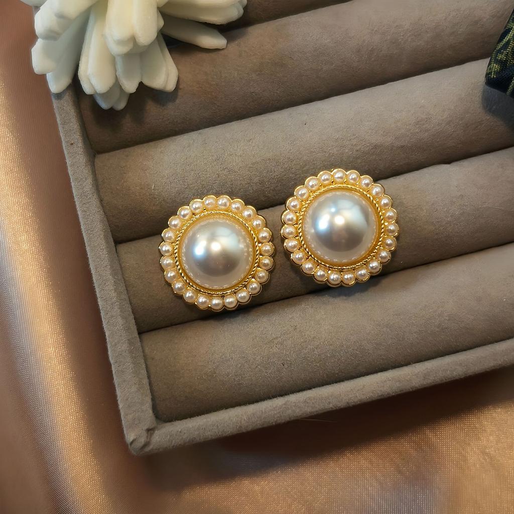 Retro Pearl Geometric Earrings Light Luxury Simple French Commuter Stud Earrings Jewelry Stall Versatile Earrings