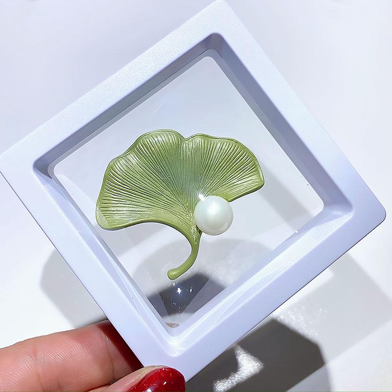 Exquisite Pearl Scarf Buckle: Rhinestone Butterfly Brooch & Bow