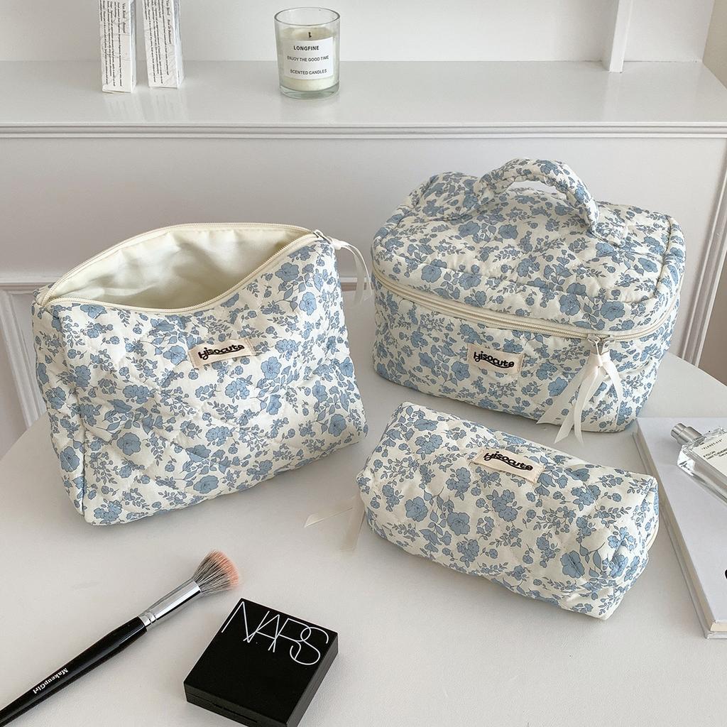 New Arrival Custom Cute Cotton Quilted Makeup Bag Portable Women Small Zipper Floral Cosmetic Bag for Make up Organizer