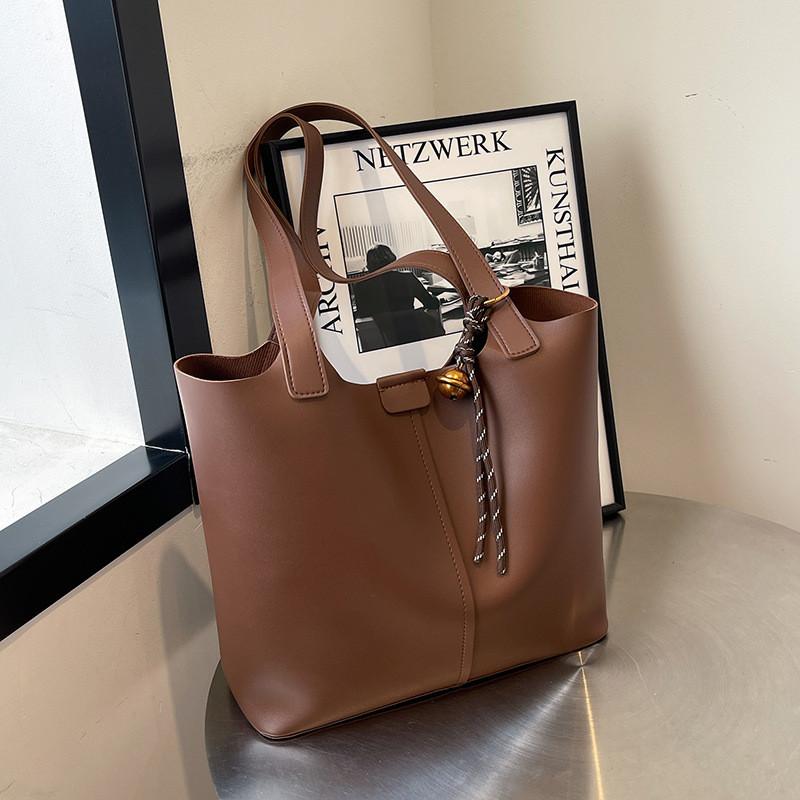Street Style Pu Tote Bag For Women With Multiple Interior Pockets And Simple Design