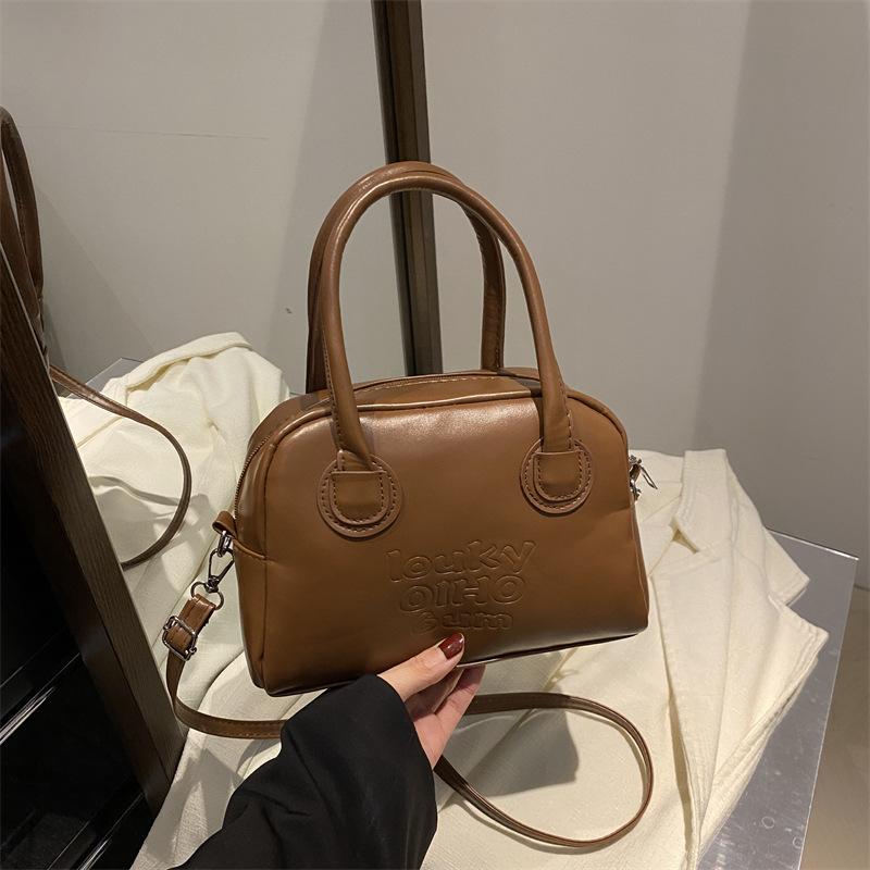 

Vintage Boston Pillow Bag Women s 2025 New Handbag Work Small Handbag One Shoulder Crossbody Bag Commuter Bag коричневый