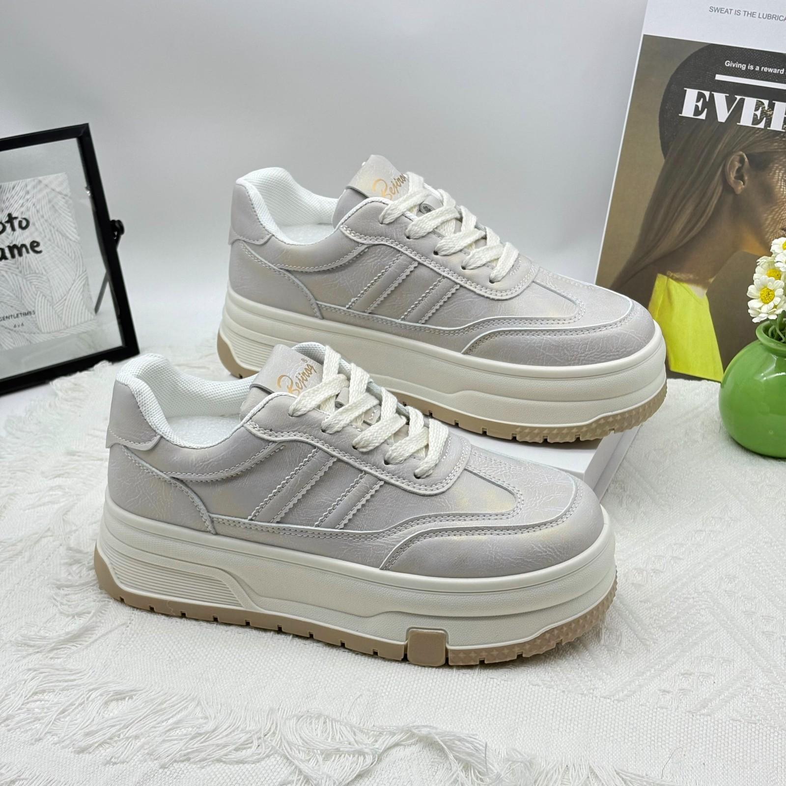 

Европейские маленькие белые туфли женские кожаные толстые подошвы показывают тело новые популярные универсальные увеличивающие рост маленькие спортивные туфли для кексов 40 шампанского