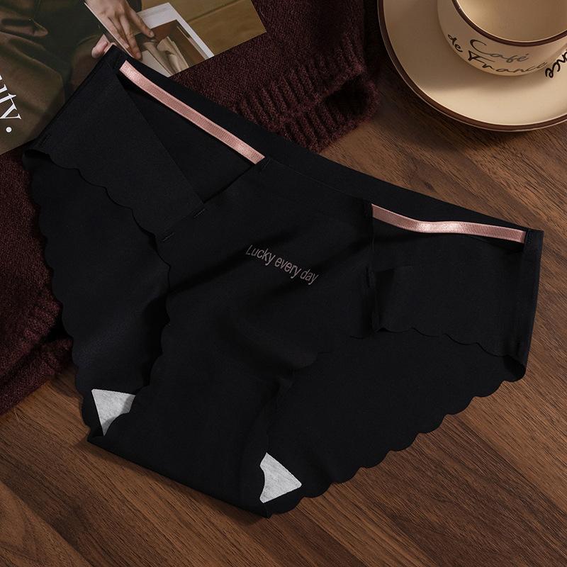 Chiloți damă de primăvară și vară, subțiri, fără urme, cu panglică subțire, cu goluri, dintr-o singură bucată