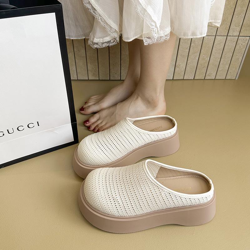 Thick-soled slippers women's summer outer wear 2025 new summer high-end small thick-soled beach with skirt cool slippers
