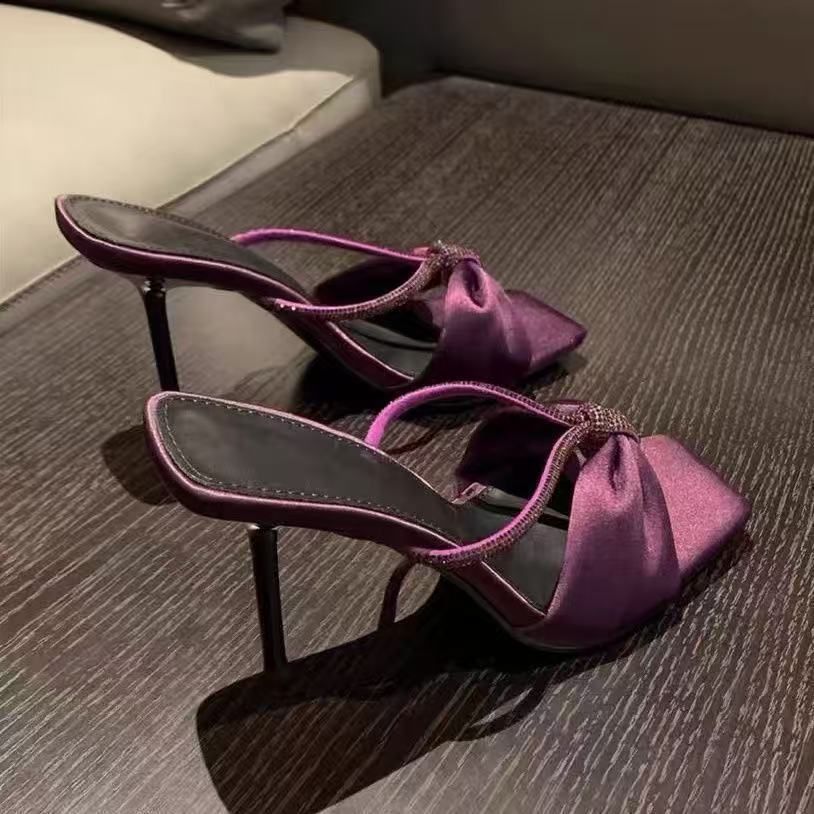 

Rhinestone square head poplar forest sandals women s 2025 new temperament socialite style fine heel high heel one-word slippers outer wear 40 фіолетовий